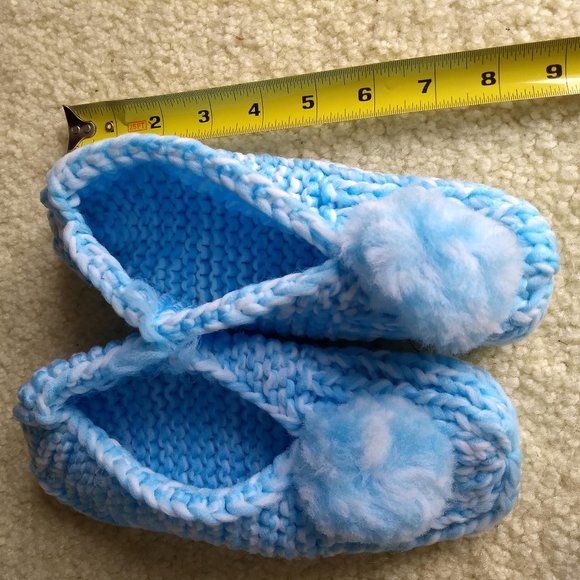 3/$25 vintage but new hand knit slippers NWT - Picture 2 of 6